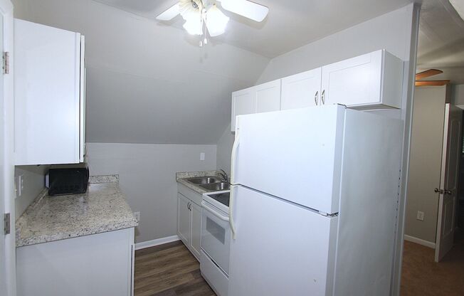 1 bed, 1 bath, 400 sqft, $900, Unit Apartment