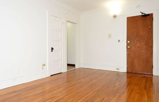 1 bed, 1 bath, 410 sqft, $925, Unit 14 - 05