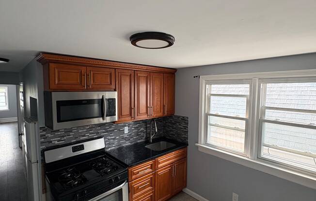 352 S 10 AVE