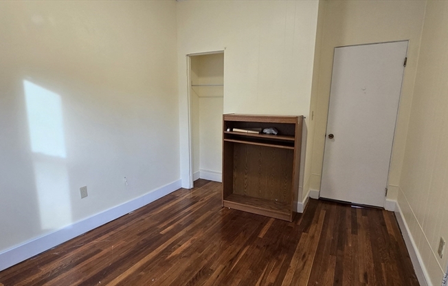 3 beds, 1 bath, 1,050 sqft, $2,850, Unit 2