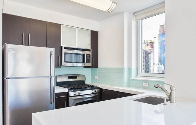 344 W 37 ST