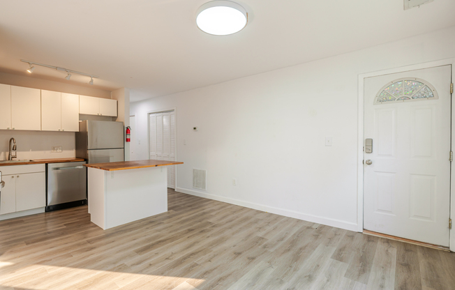 1208 16 ST NE