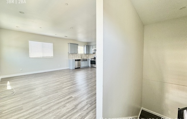 758 1/2 4 ST