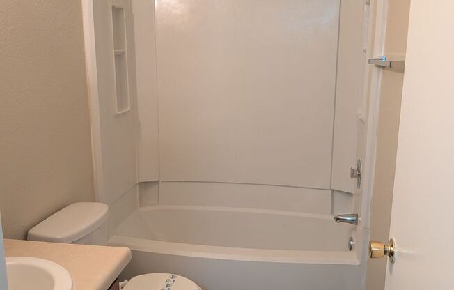 2 beds, 2 baths, 900 sqft, $1,425, Unit 223