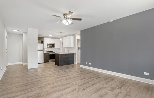 2 beds, 1 bath, 589 sqft, $2,100, Unit 244