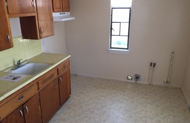 2 beds, 1 bath, $800