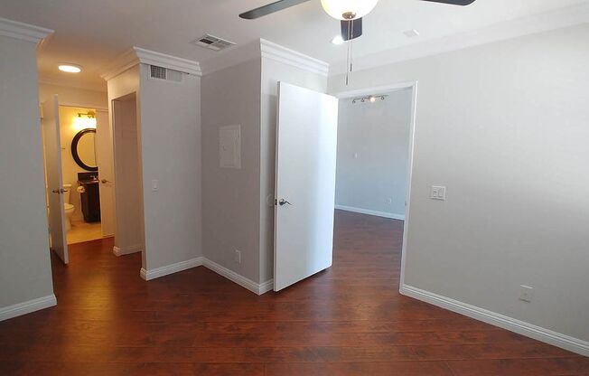 2 beds, 1 bath, 925 sqft, $2,850, Unit 307
