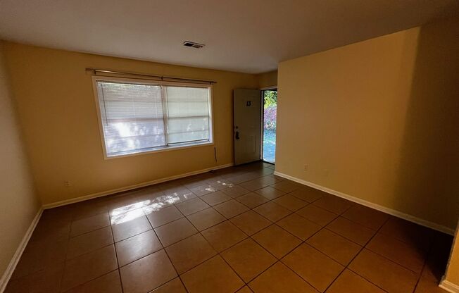 2 beds, 1 bath, $650, Unit Apt: 13