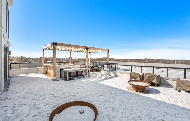 2 beds, 2 baths, 902 sqft, $4,500, Unit 710