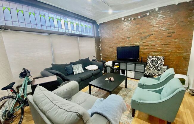 4 beds, 2 baths, 2,000 sqft, $2,200, Unit Front / A