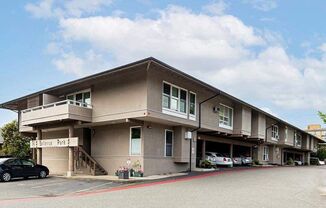 Ideally Located 2 Bed 1 Bath Bellevue Condo!