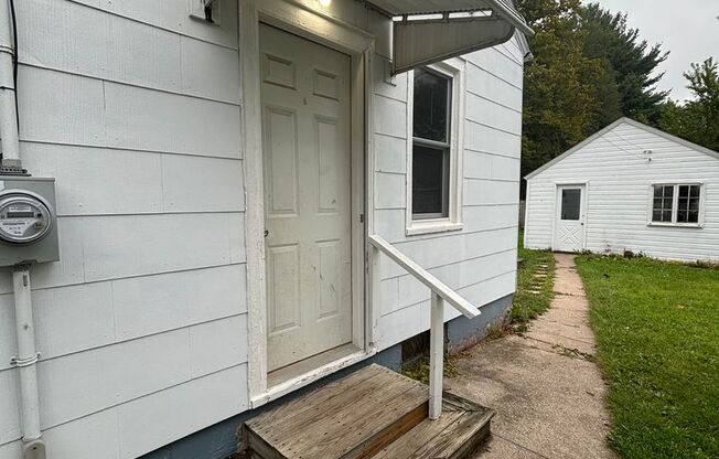 2 beds, 1 bath, $1,045