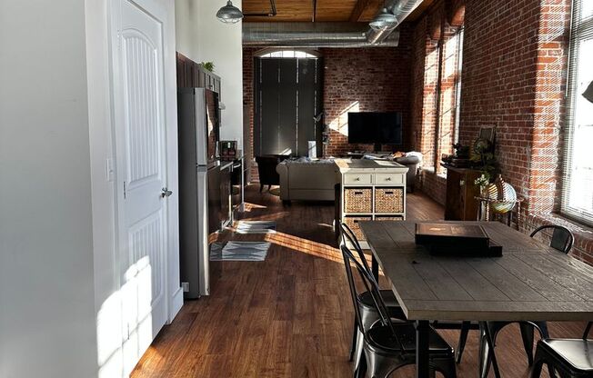 Studio, 1 bath, 1,142 sqft, $2,434, Unit 301