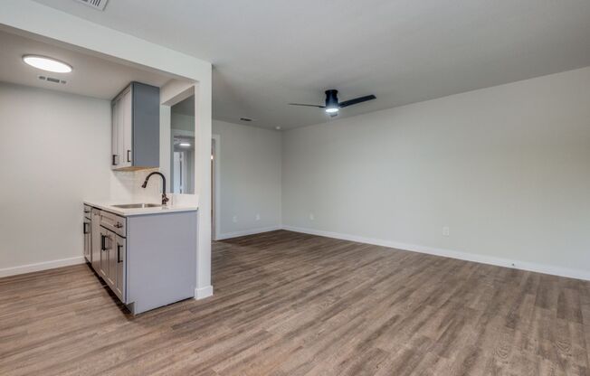 2 beds, 1 bath, 850 sqft, $1,395, Unit 201-09