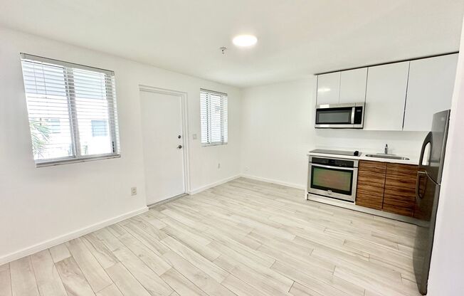 Spacious unfurnished 2 BEDS/2BATH in the heart of South Beach!