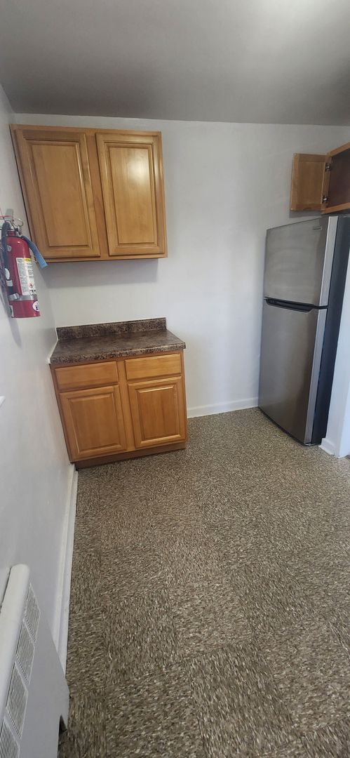 1 bed, 1 bath, 750 sqft, $1,325, Unit B-05