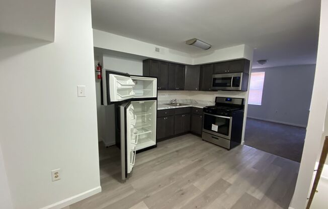 2 beds, 1 bath, 1,500 sqft, $1,650, Unit 2