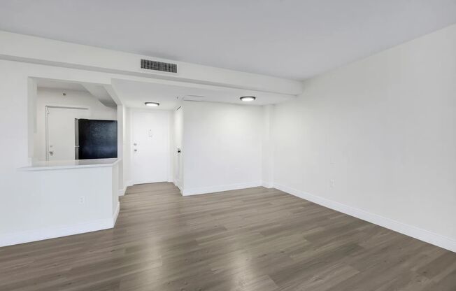 2 beds, 2 baths, 1,032 sqft, $1,625, Unit 407 (Renovated)