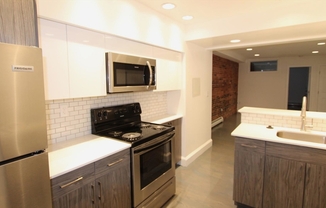 2 beds, 1 bath, 800 sqft, $4,500, Unit 9