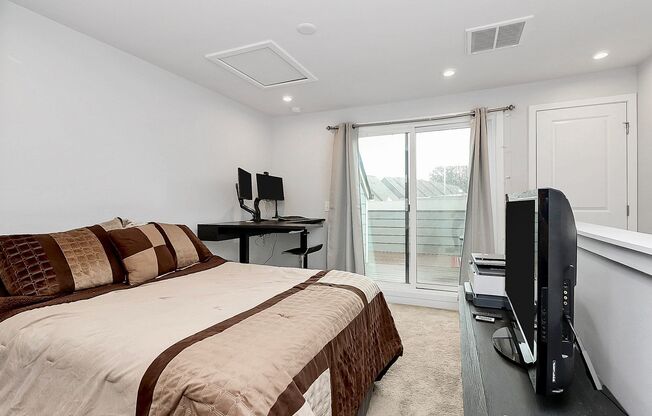 Townhome in the heart of Charlotte!
