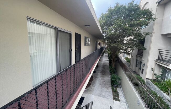 2 beds, 2 baths, $2,795, Unit 09