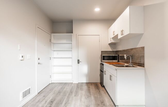 Studio, 1 bath, $775, Unit 217