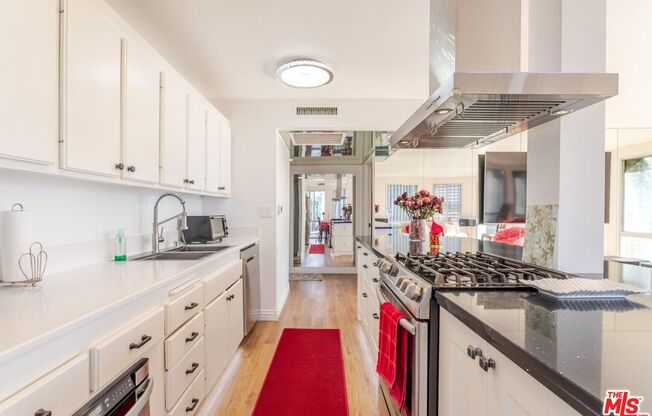 2 beds, 2 baths, 1,172 sqft, $4,550, Unit 1105