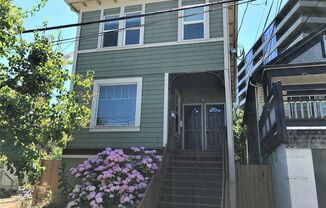 628 SW Sherman Street ~ Charming Unit near PSU!