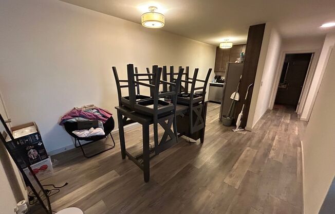 2 beds, 1 bath, $1,395, Unit 116