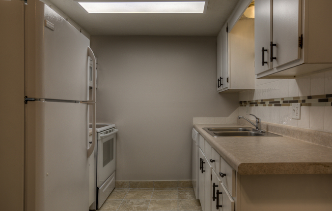 1 bed, 1 bath, 720 sqft, $905, Unit 13