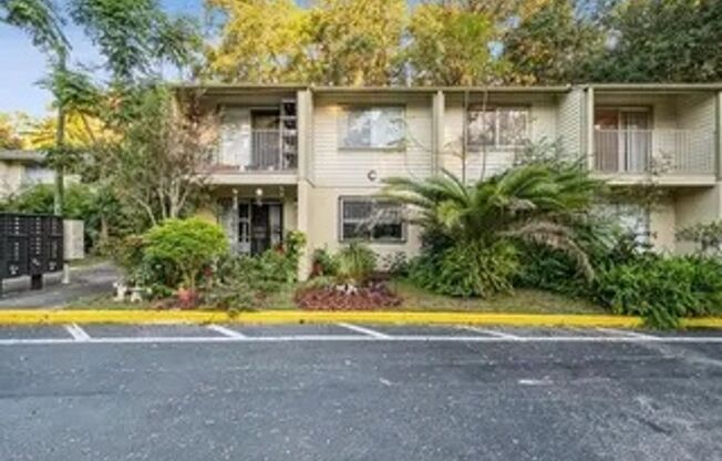 1 Bd 1 Ba Near UF-Tumblin Creek Condominiums