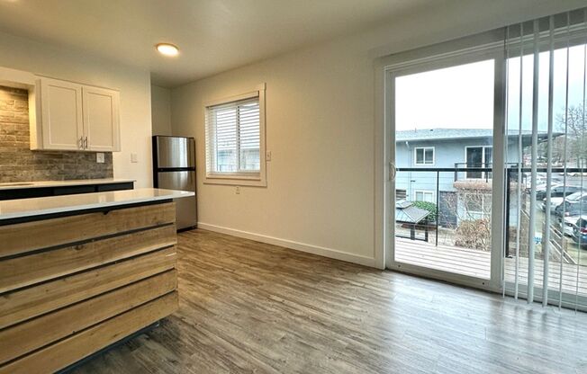 1 bed, 1 bath, 555 sqft, $1,365, Unit 7