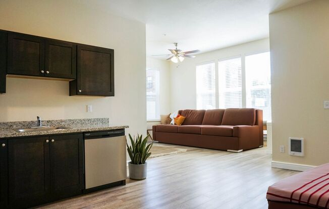 2 beds, 1 bath, 726 sqft, $1,825, Unit 1-301