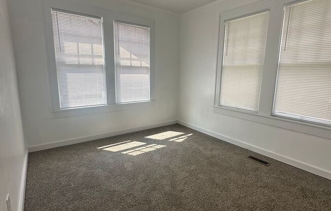 2 beds, 1 bath, $900