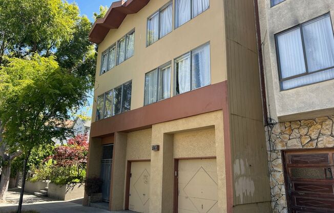 2541 Folsom St