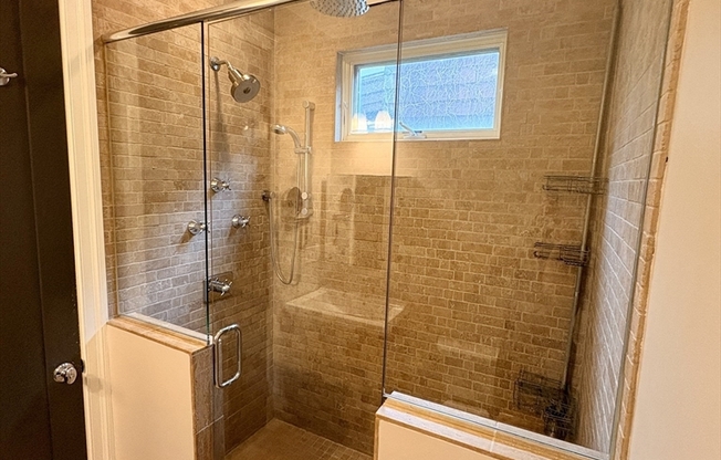 2 beds, 2 baths, 1,284 sqft, $3,850, Unit 4