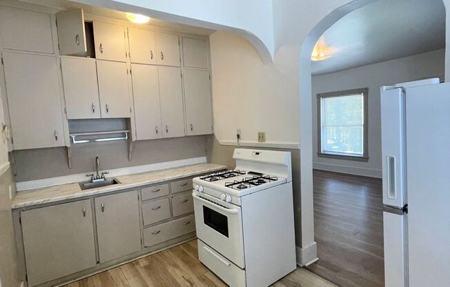 1 bed, 1 bath, $425