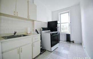 3 beds, 2 baths, $3,000