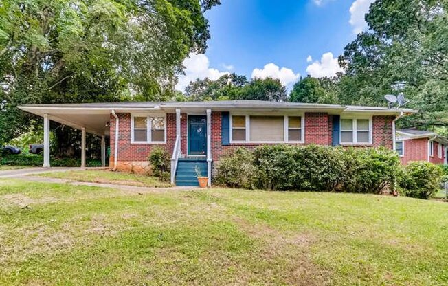 Brick Ranch Home Located on large Corner Lot - We Love Pets - Minutes from Emory and Atlanta