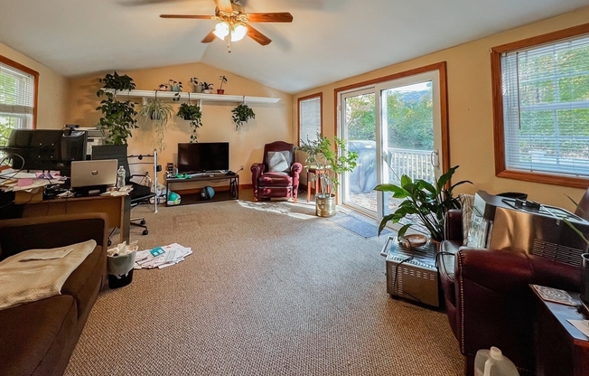 9 PUTNEY CIR