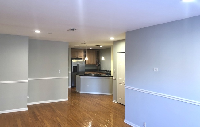 955 N ASHLAND AVE