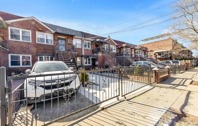 638 E 84 ST