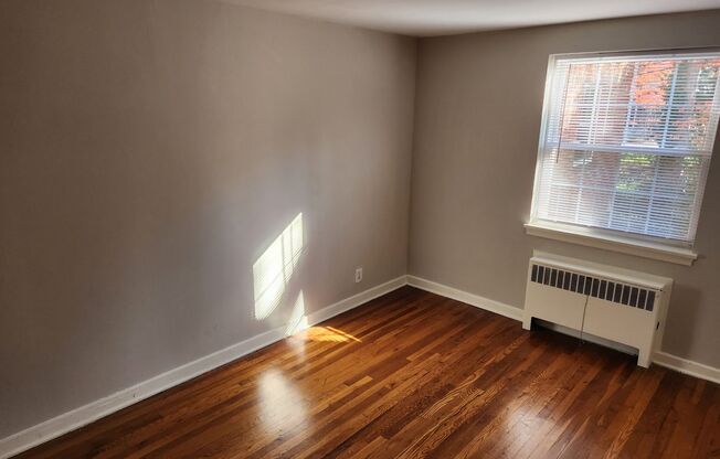 2 beds, 1 bath, 897 sqft, $2,335, Unit F-14