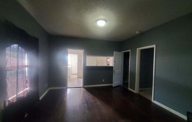 3 beds, 1 bath, $1,095