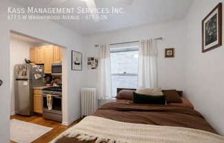 677.5 West Wrightwood Avenue