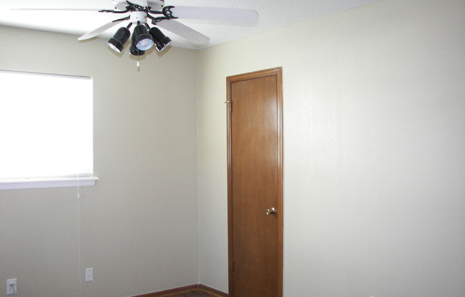 3 beds, 2 baths, $1,325