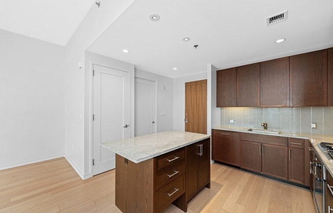 1 bed, 1.5 baths, 875 sqft, $4,800, Unit 811