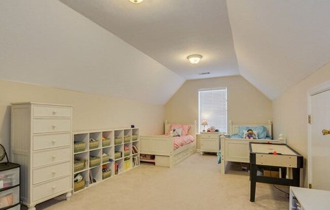 5 bedroom, 3.5 bathroom home with pool in Evans, GA