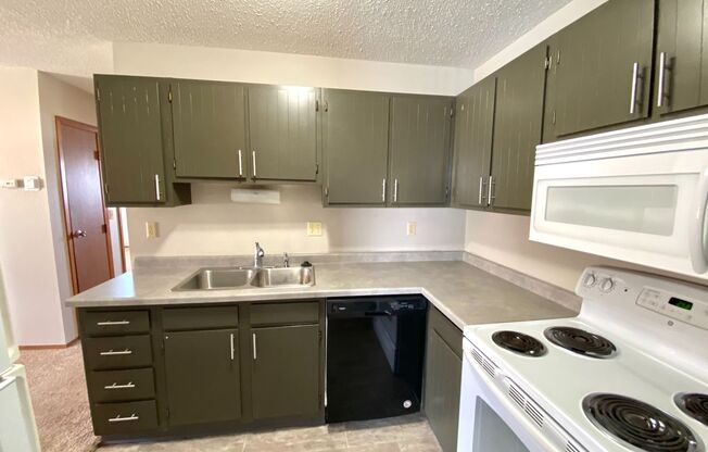 2 beds, 1 bath, $800, Unit 1