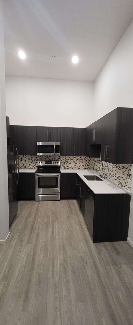 1 bed, 1.5 baths, 1,002 sqft, $2,800, Unit 105 LIVE WORK